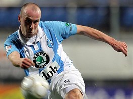 Mladoboleslavský Ivo Táborský střílí na bránu Mladoboleslavský Ivo Táborský střílí na bránu