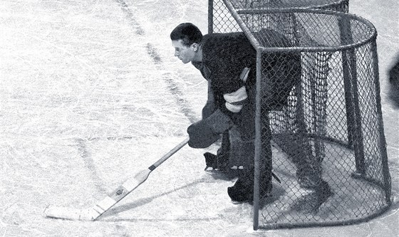 Hokejový brankář Bóža Modrý byl držitelem dvou olympijských medailí a Hokejový brankář Bóža Modrý byl držitelem dvou olympijských medailí a