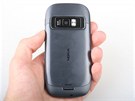 Recenze Nokia 701 telo