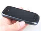 Recenze Nokia 701 telo