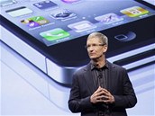 Apple slav� rekordn� finan�n� v�sledky i prodeje. Jsme nad�eni, �ekl ��f firmy Tim Cook (na fotografii)