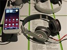 HTC Sensation XL bude v prodeji se speciáln� navr�enými sluchátky Beats. V...