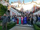 Na schodech a pod schody Ledebursk� zahrady se t�sn� stovky lid�