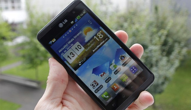 LG Optimus 3D