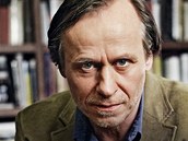 Karel Roden jako terapeut Marek. Ch�pav�, klidn�, spolehliv�. Tedy ov�em pokud