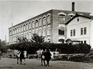 Baťova továrna u nádraží v letech 1910–1915 Baťova továrna u nádraží v letech 1910–1915
