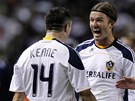 EVROPA T�HNE LOS ANGELES. David Beckham (uprost�ed) a Robbie Keane v�razn�