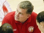 Roman Chocholou�, tren�r basketbalistek Stud�nky Pardubice.