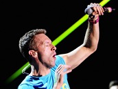 �vodn� hudebn� ��slo na koncertn�m jevi�ti vyst�ihli Coldplay, kte�� p�ed