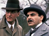 Ze seriálu Hercule Poirot (Poirota hraje David Suchet, kapitána Hastingse Hugh Ze seriálu Hercule Poirot (Poirota hraje David Suchet, kapitána Hastingse Hugh
