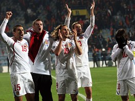 POSTUPUJEME! Radost českých fotbalistů po závěrečném hvizdu. Právě postoupili POSTUPUJEME! Radost českých fotbalistů po závěrečném hvizdu. Právě postoupili