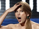 Taylor Swiftová a její klasický údiv, tentokrát na American Music Awards (Los...