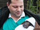 Maminka Bikira mládě odmítla, na týden se ho proto ujal Miroslav Hmirák.