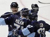 TAK BLAHOP�EJEME! James Neal (18) a Sidney Crosby (87) blahop�ej�