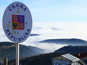 Státní hranice na vrcholu Sn�ky a horní hranice lanovky pod vrcholem