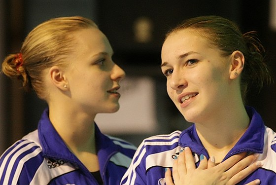 Plavkyně Aneta Pechancová (vpravo) Plavkyně Aneta Pechancová (vpravo)