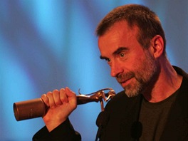 Režisér Jaroslav Brabec s cenou Elsa (2004) Režisér Jaroslav Brabec s cenou Elsa (2004)