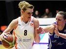 Petra Reisingerov� (vlevo) z V� Praha obch�z� Zoru �krabalovou ze Strakonic.