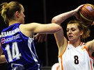 Petra Reisingerov� (vpravo) z V� Praha v ouboji se Zorou �krabalovou ze