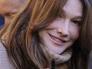 Sv��, ale z�rove� unaven�. Carla Bruniov�-Sarkozyov� se na ve�ejnosti uk�zala...