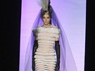 Haute couture přehlídka J.-P. Gautliera na jaro 2011 - model Andrej Pejic Haute couture přehlídka J.-P. Gautliera na jaro 2011 - model Andrej Pejic
