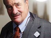 Karel Schwarzenberg si ud�lal legraci z rusk�ho premi�ra. Do Sn�movny p�i�el s