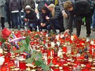 Záv�re�ná te�ka. Ostravané uctívají památku Václava Havla u morového sloupu na