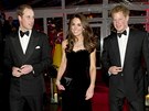 Princ Harry s bratrem a jeho �enou na p�ed�v�n� Military Awards