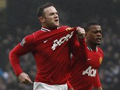 V TOMHLE M�ST� VL�DNEME MY! Wayne Rooney ukazuje na znak Manchesteru United