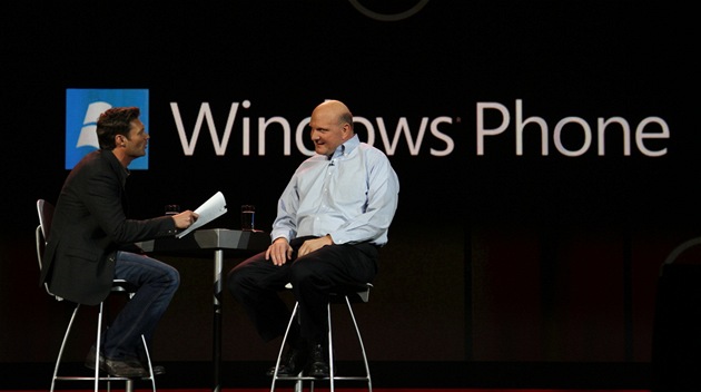 Steve Ballmer p�i zmínce o Windows phone.