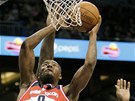 Rashard Lewis z Washingtonu zakončuje v utkání s Orlandem. Rashard Lewis z Washingtonu zakončuje v utkání s Orlandem.