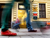 Turist� se v Brn� domluv� anglicky, rusky u� ale moc lid� nemluv� (ilustra�n� sn�mek).