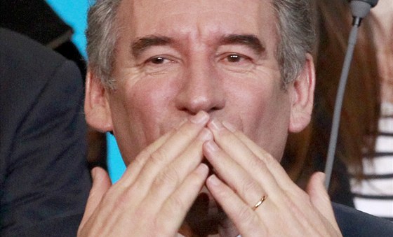 Francois Bayrou, francouzsk� prezidentsk� kandid�t strany MoDem p�i politick�m