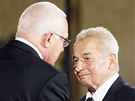 Bývalý skokan Jiří Raška obdržel na Pražském hradě od prezidenta Václava Klause Bývalý skokan Jiří Raška obdržel na Pražském hradě od prezidenta Václava Klause