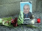Pietní místo na frenštátském náměstí pod pamětní deskou Raškova olmypijského Pietní místo na frenštátském náměstí pod pamětní deskou Raškova olmypijského