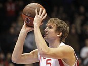 Ladislav Sokolovský z Nymburka při trestném hodu