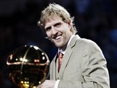 TO BYLA JÍZDA. Jako by se Dirku Nowitzkému, hlavní hvězdě Dallasu, při pohledu