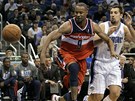Rashard Lewis (vlevo) z Washingtonu a Ryan Anderson z Orlanda v souboji o míč. Rashard Lewis (vlevo) z Washingtonu a Ryan Anderson z Orlanda v souboji o míč.