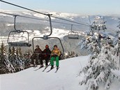 Po v�jezdu na �al� se nezapome�te rozhl�dnout do kraje. Uvid�te i Li��� h�eben...