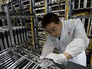 Stejn� pl�t� jak� m� na firemn�m sn�mku technik v �en-�ensk�m v�vojov�m