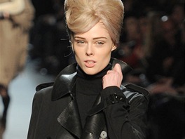 Modelka Coco Rocha na přehlídce zimní kolekce Jean Paul Gaultiera oblékla Modelka Coco Rocha na přehlídce zimní kolekce Jean Paul Gaultiera oblékla