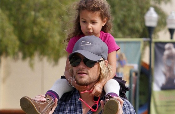 Gabriel Aubry s dcerou Nahlou. S její matkou, herečkou Halle Berry už nežije, Gabriel Aubry s dcerou Nahlou. S její matkou, herečkou Halle Berry už nežije,
