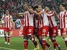 RADOST. Fotbalist� Olympiakosu Piraeus slav� g�l. 
