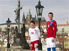 Fotbaloví reprezentanti Václav Pilař (vlevo) a Tomáš Pekhart pózovali na Fotbaloví reprezentanti Václav Pilař (vlevo) a Tomáš Pekhart pózovali na
