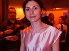 7. místo � Martha Issová, here�ka  Výrazná �ernovlasá a kudrnatá dívka je�t�...