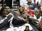 JO, BYL TO DOBREJ Z�PAS. Gerald Wallace, LaMarcus Aldridge a Jamal Crawford