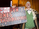 Are�l St�tn� opery Praha obsadili demonstranti upozor�uj�c� na soci�ln� rozd�ly 