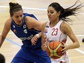 Catalina De La Quintanov� z Pardubic proti obran� Julie Demirerov� z DSK