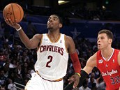 ŽÁDNÁ DVOJKA. Kyrie Irving (vlevo) z Clevelandu se stal mužem číslo jedna při