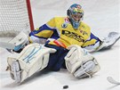 Zl�nsk� brank�� Jakub Sedl��ek v z�pase p�edkola play-off na led� T�ince. 